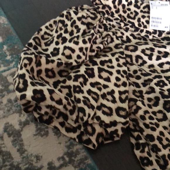 Size small H&M dress with puff sleeve and Peter Pan collar - Picture 4 of 4